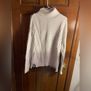 Women’s MEDIUM Crème Colored Turtleneck Sweater